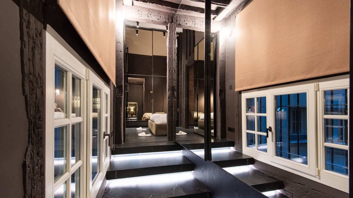Les Iles Apartment | Quai Bourbon - One Bedroom Apartment, Sleeps 2