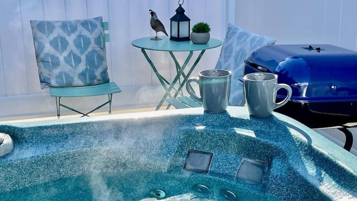 Ahwahnee House | Quail Suite/HOT TUB/BBQ/Sleeps 2
