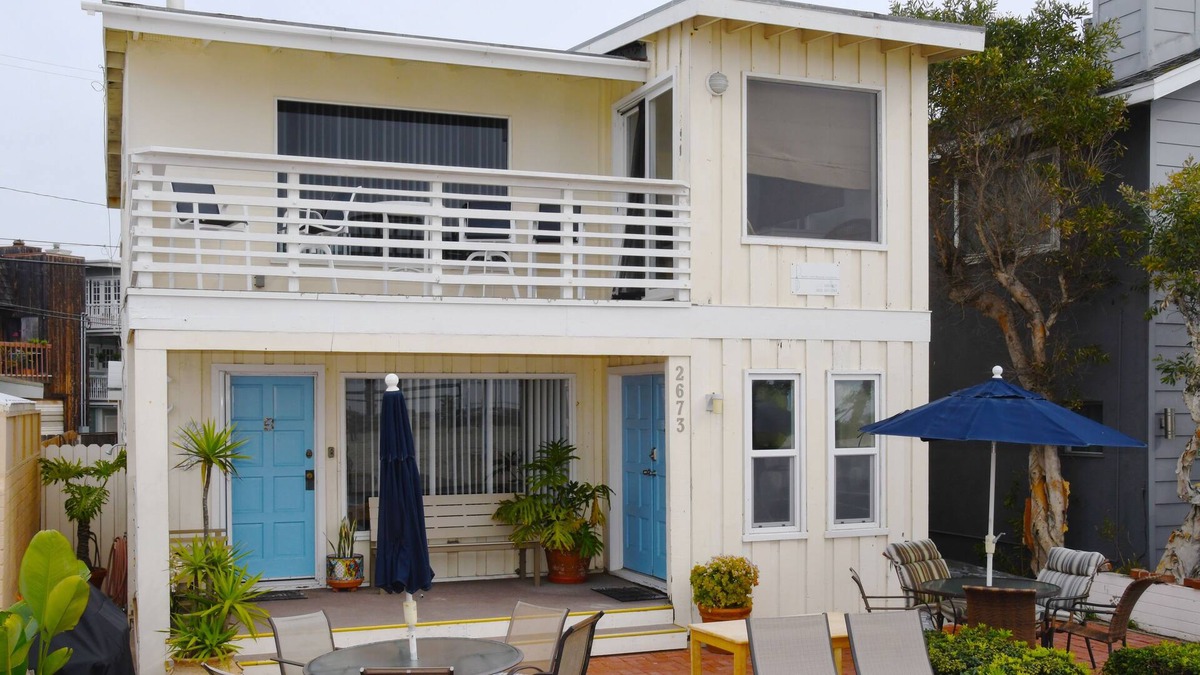 South Mission Beach Cottage | QUAINT 1.5 BR RIGHT ON THE BEACH