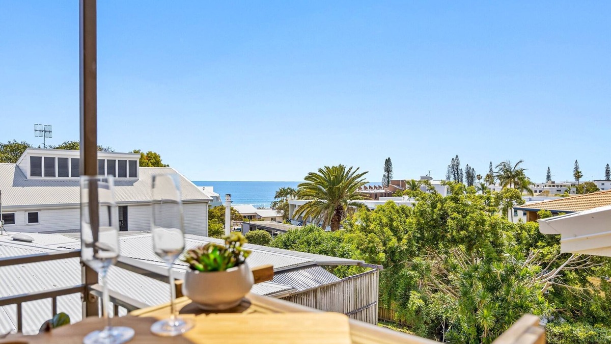 Alexandra Headland Apartment | Quaint 2-Bed Beach Abode with Ocean Views