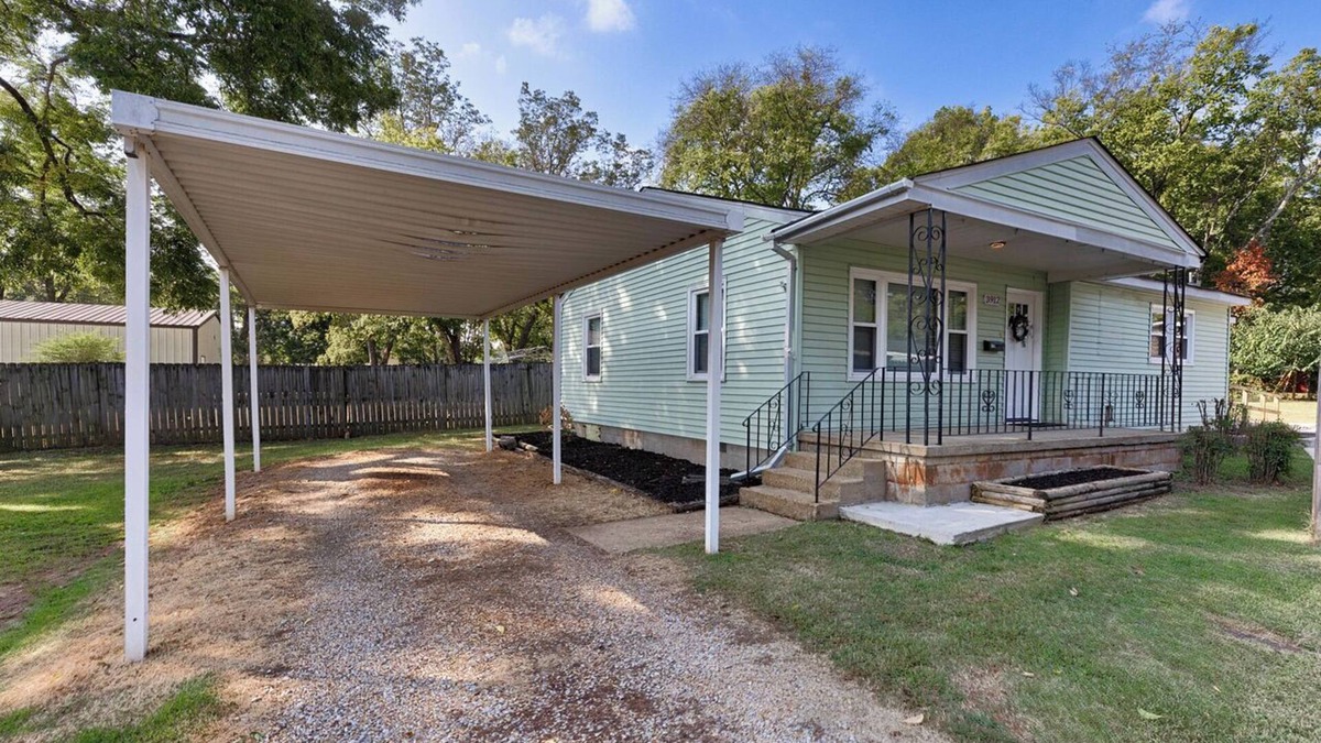 Huntsville House | Quaint 2 Bedroom with an Office