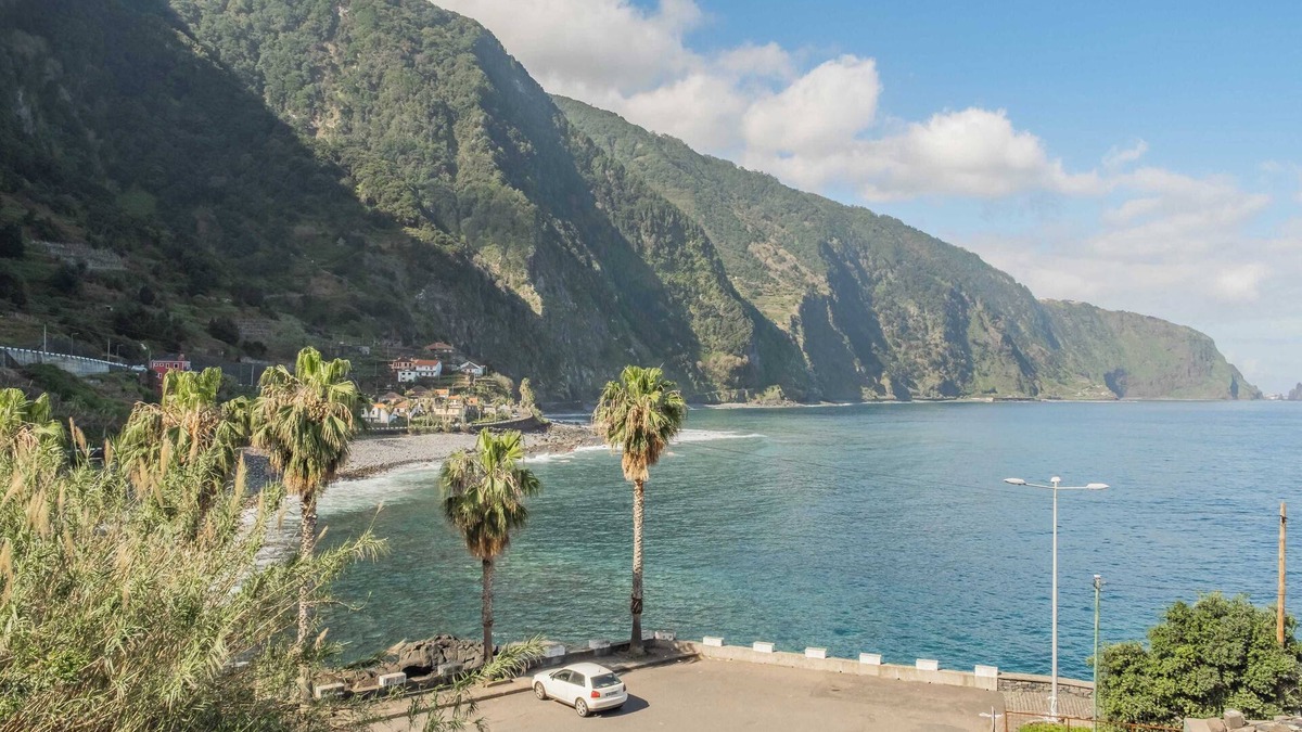 Porto Moniz House | Quaint 4-bedroom country house in Seixal