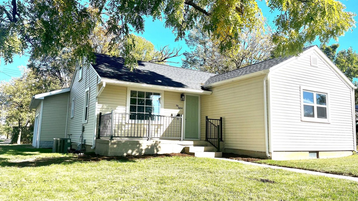 Shelbyville House | Quaint and colorful with fun amenities!