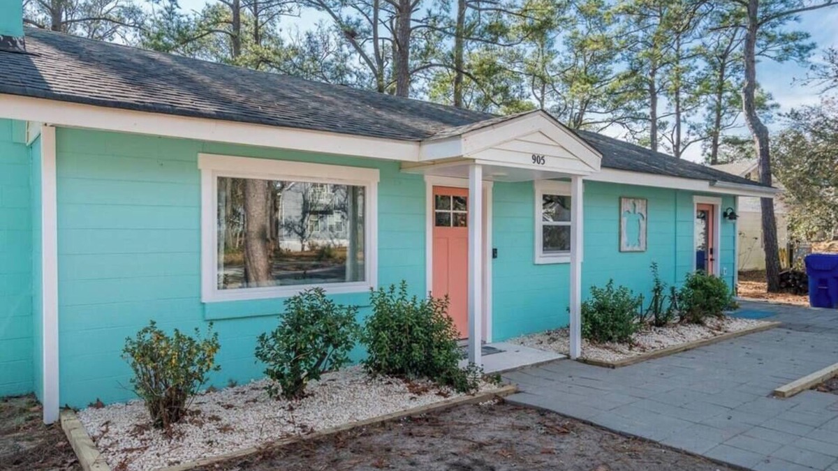 Long Beach House | Quaint Beach House, Steps to the Beach & Shops