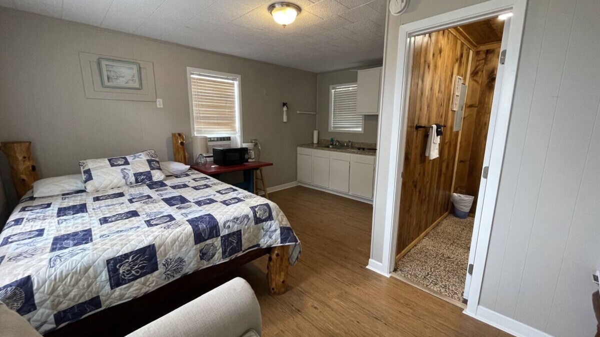 Pottsboro Cabin | Quaint cabin at Little Mineral Marina: Cabin 3