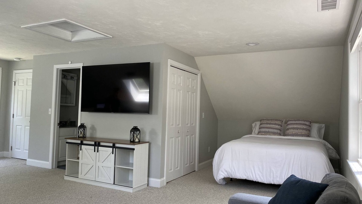 Sagamore Beach Apartment | Quaint & Clean Cape Cod Loft