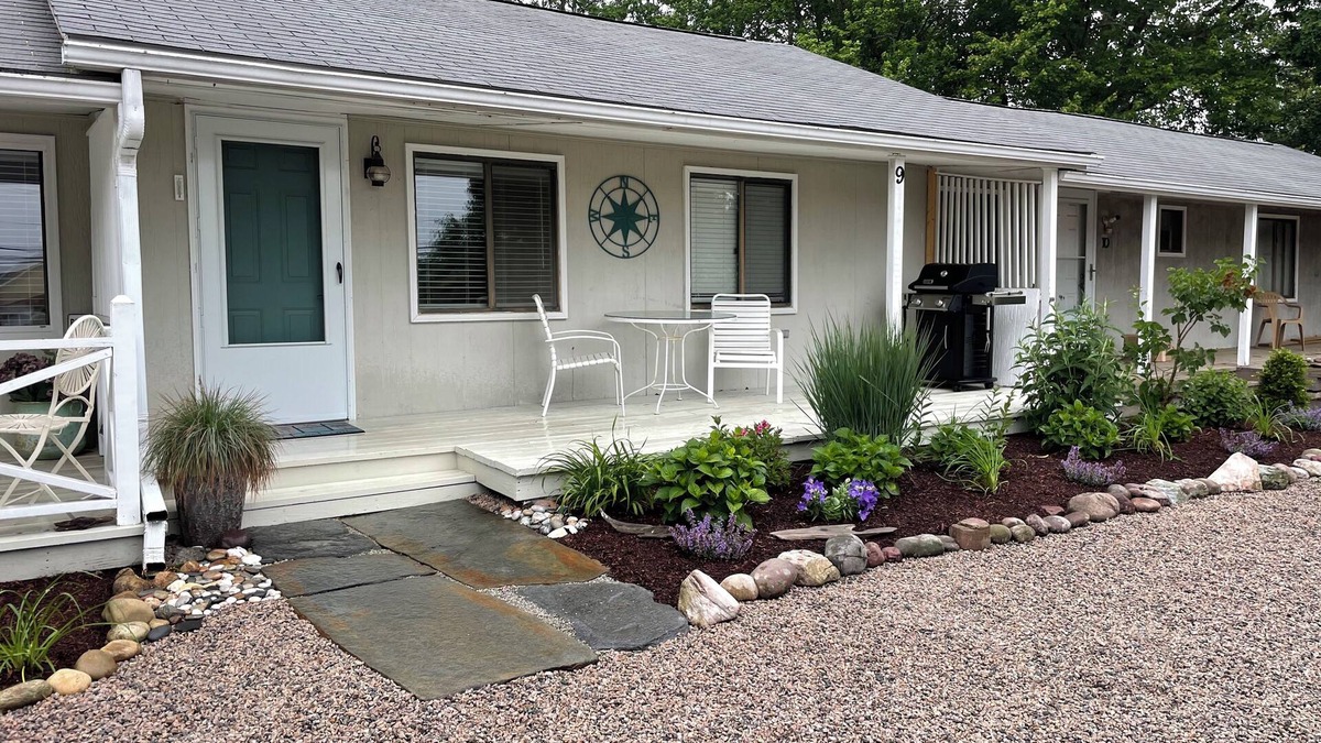 Charlestown Condo | Quaint Condo 5 Min From The Beach
