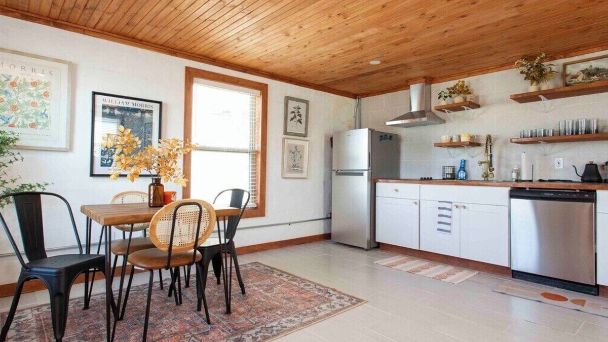 Buckner House | Quaint Cottage Downtown Buckner