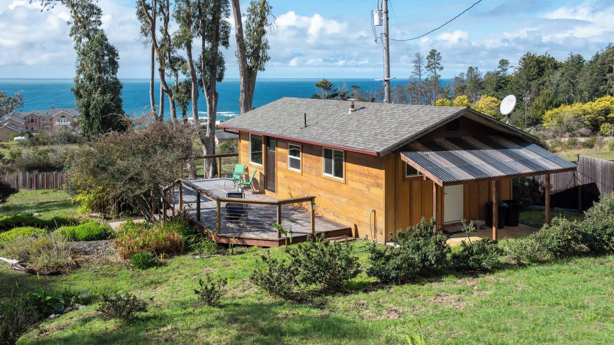 Gualala House | Quaint Cottage for 2 w/Ocean Views!