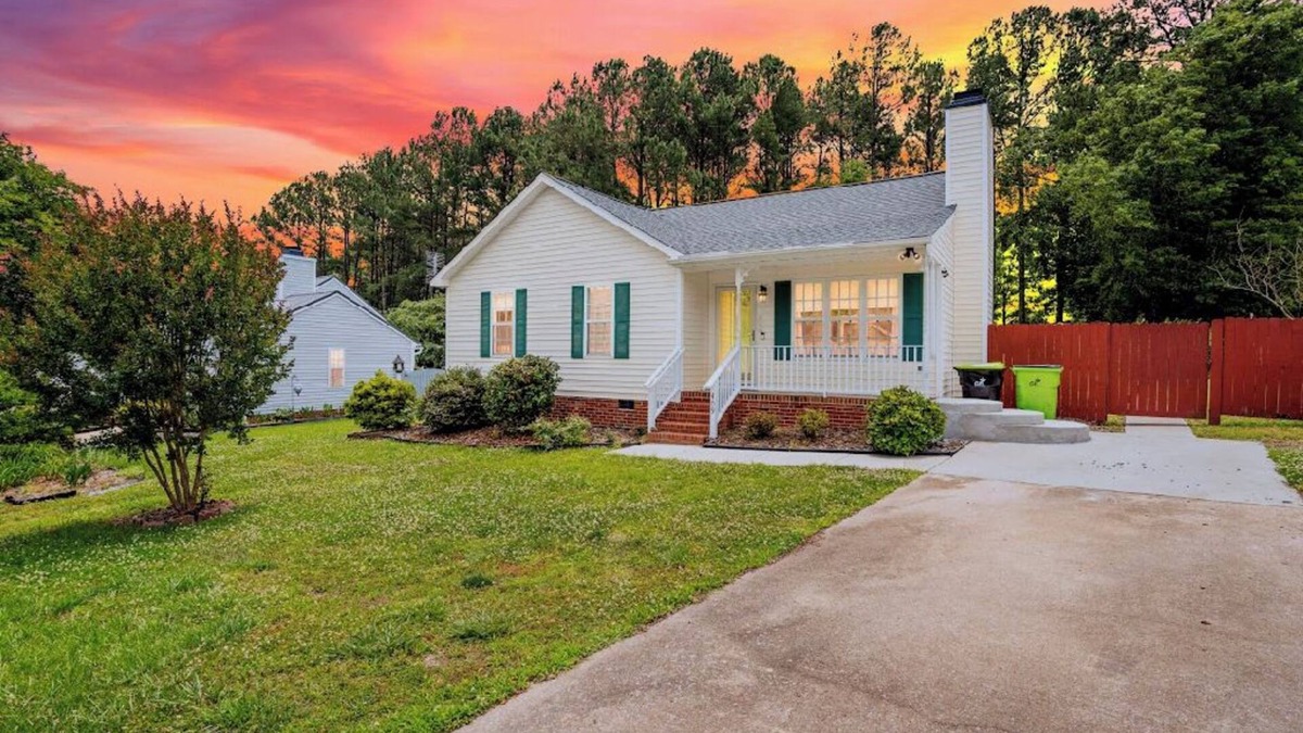Holly Springs Cottage | Quaint Cottage of Holly Springs
