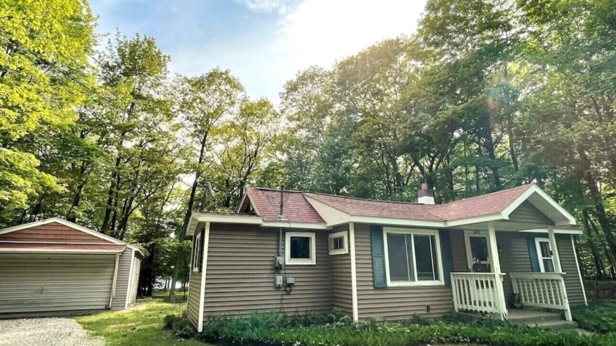 Rapid River Cottage | Quaint Cottage on the Sandy Shores of Lake Michigan