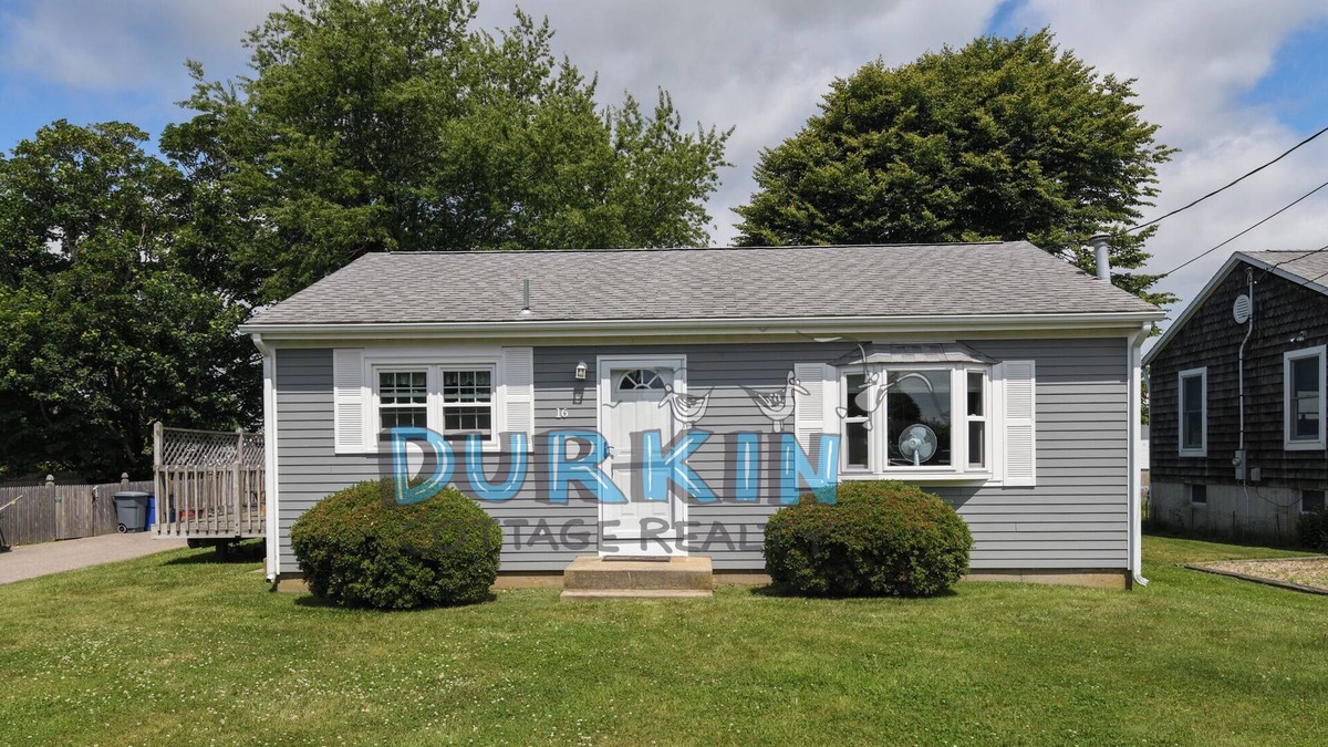Snug Harbor Cottage | Quaint Cottage, Short Walk to Pond Access, Hypoallergenic Dog Friendly, Close to Beaches