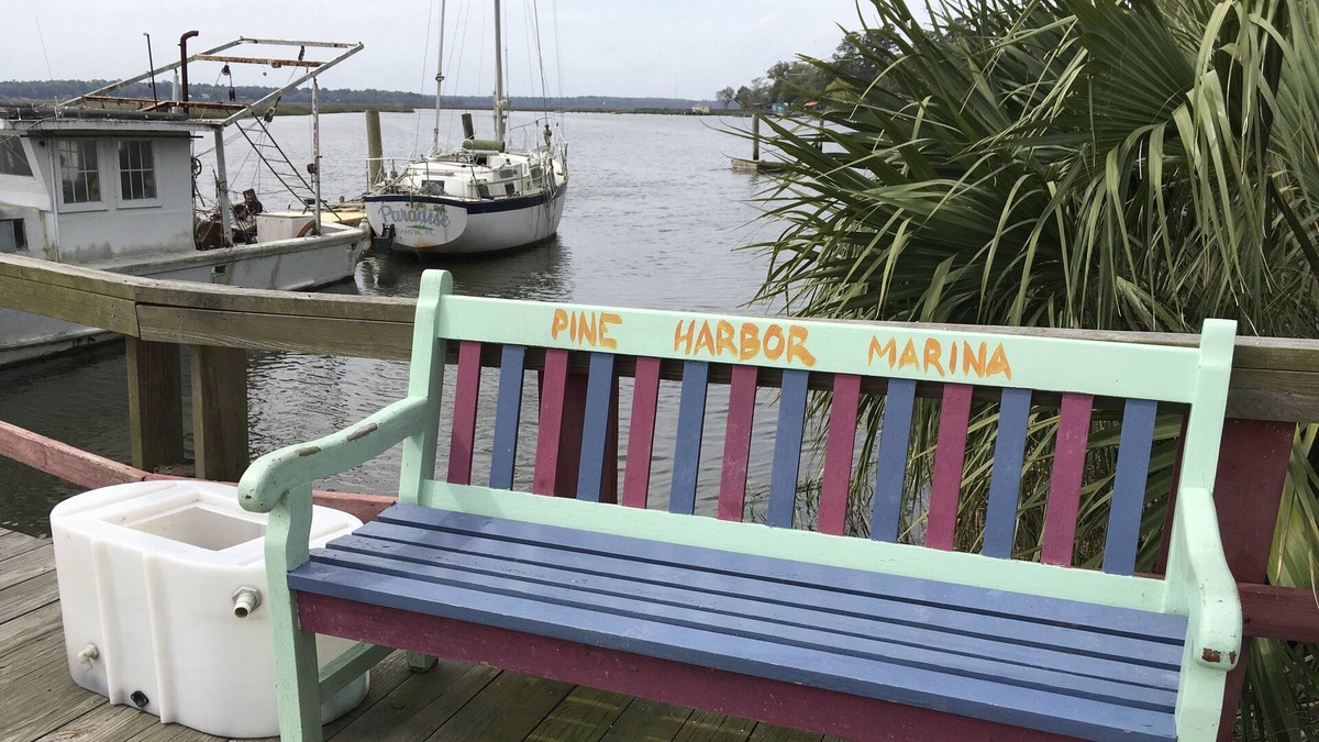 Pine Harbor Cottage | Quaint Cottage with Marina Access and Free Boat Lift Privileges plus dockages