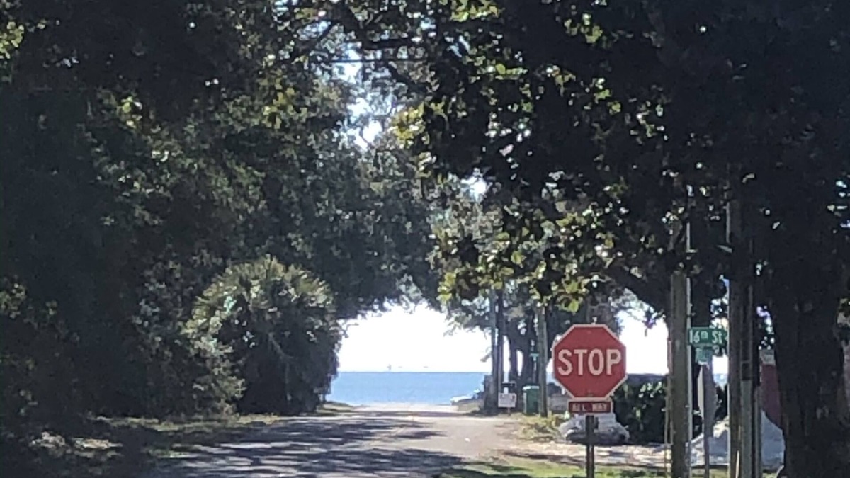 Mississippi City House | Quaint Hideaway sleeps up to 6 near the beaches