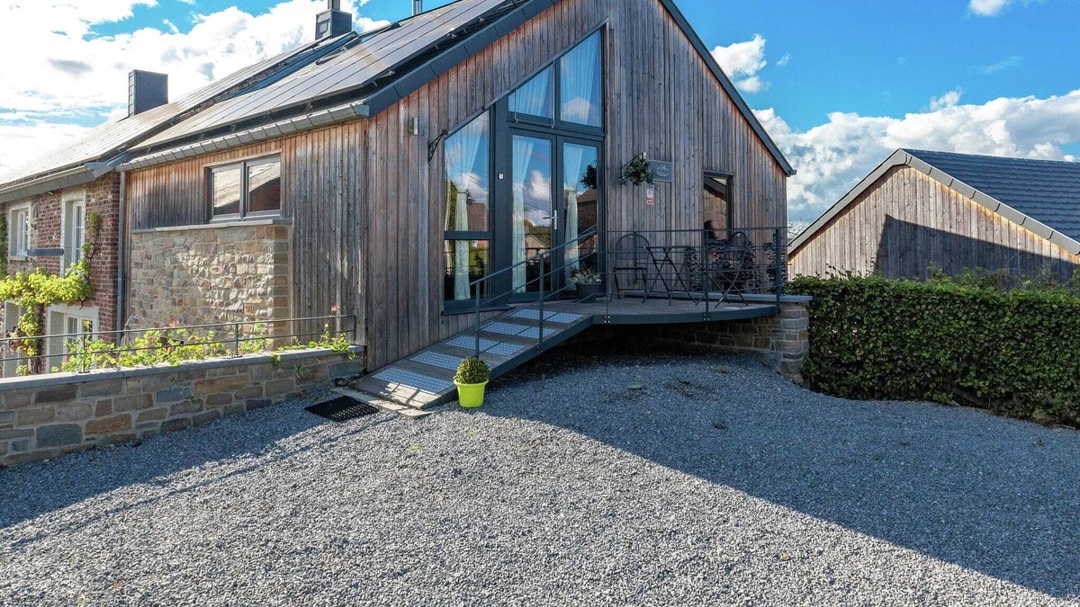 Marcouray House | Quaint Holiday Home in La Roche-en-Ardenne with Garden