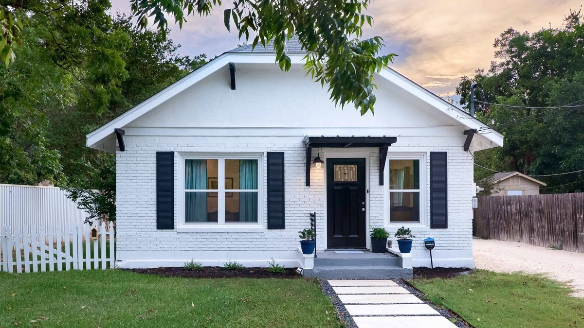 Georgetown House | Quaint home with large deck just a short walk to Georgetown Square! Quiet Neighborhood