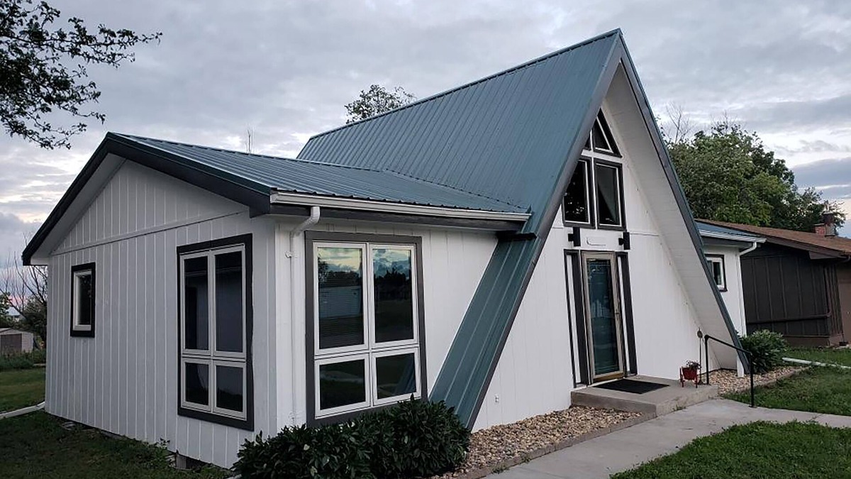 Kimball House | Quaint house in small town, 20 miles from the Missouri River