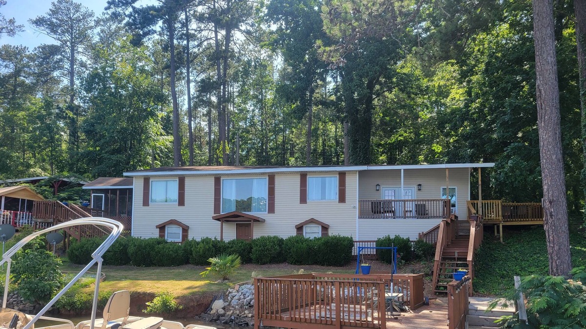 Jackson Apartment | Quaint lakeside studio on Jackson Lake .