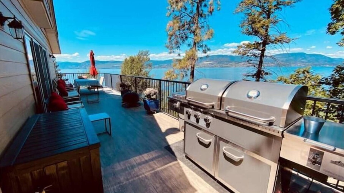 Southwest Mission House | Quaint Okanagan Lake lifestyle.