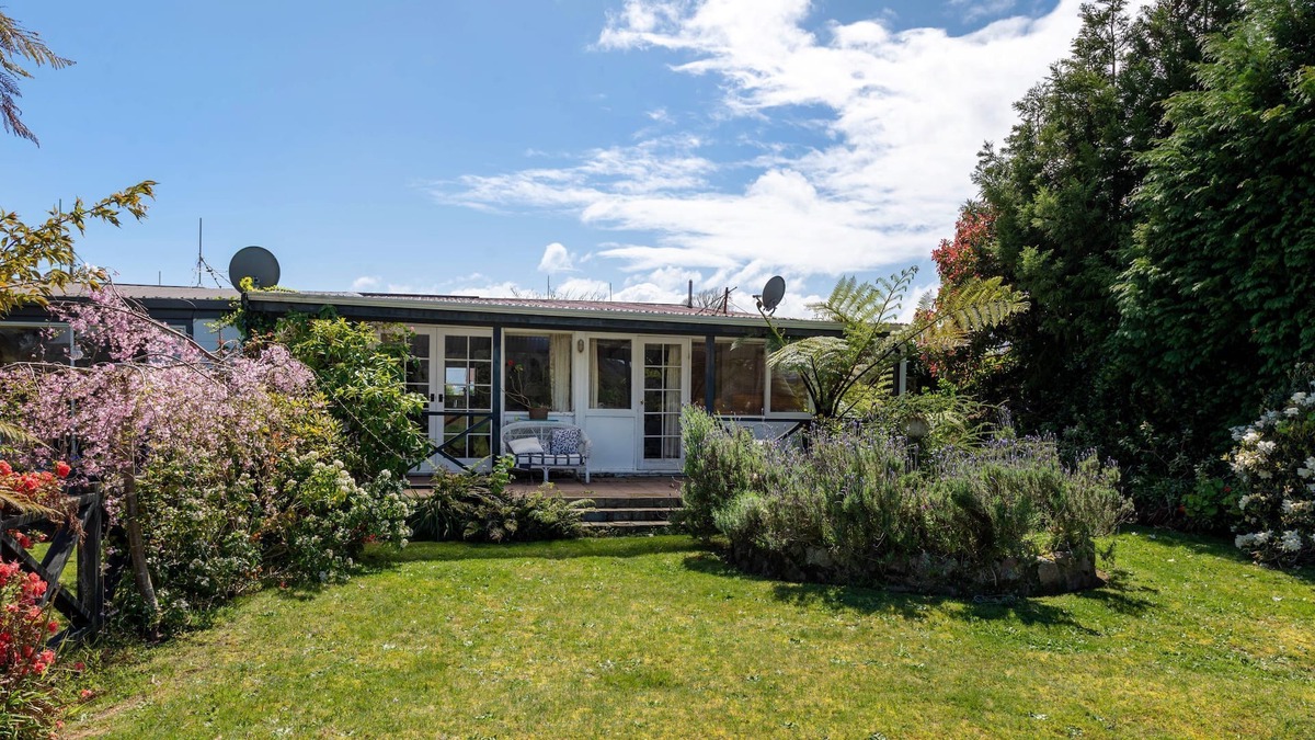 Rotorua House | Quaint, Quiet and a little bit Quirky