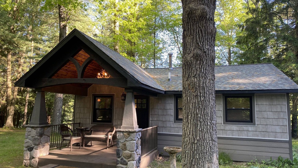 Newaygo House | Quaint quiet cottage on the Muskegon River, Newaygo!