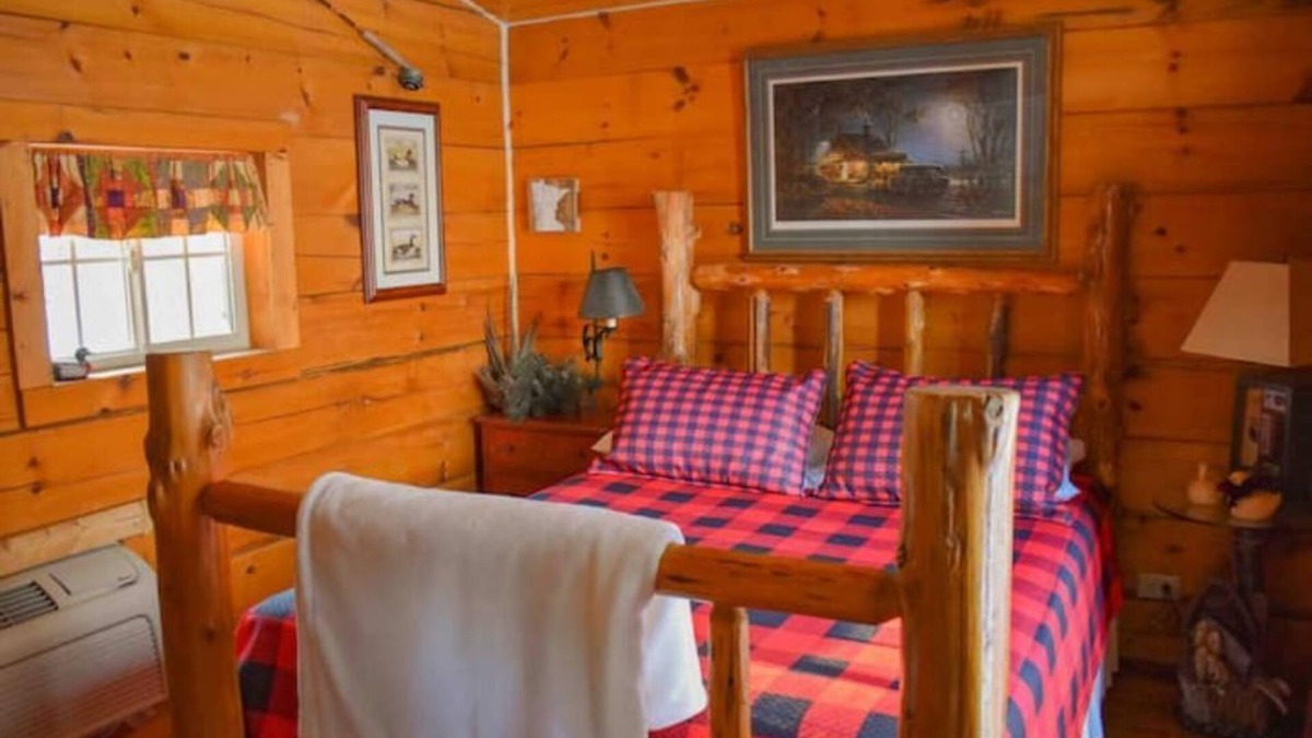 Dakota Cabin | Quaint, quite, affordable cute cabin snuggled in a beautiful valley!