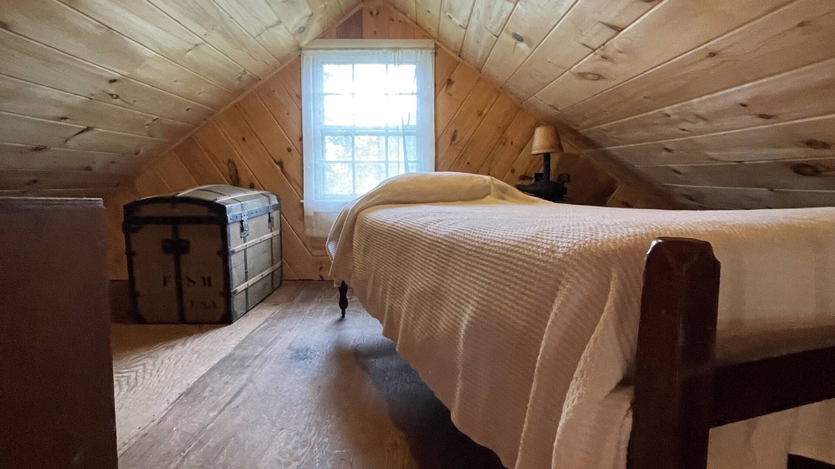 Mid-Coast and Islands Cottage | Quaint Retro Ash Cove Cottage