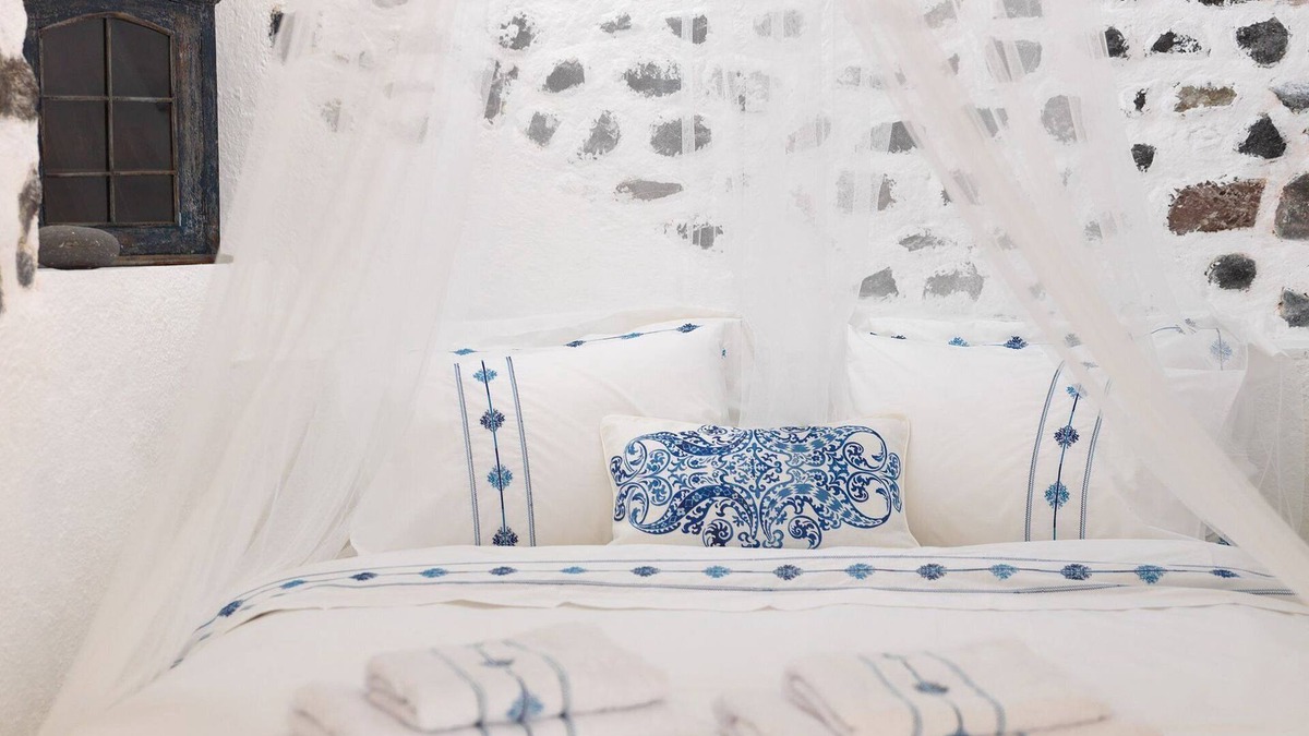 Exo Gonia Villa | Quaint Santorini Villa | Blue House | 1 Bedroom | Perfect Romantic Couples.