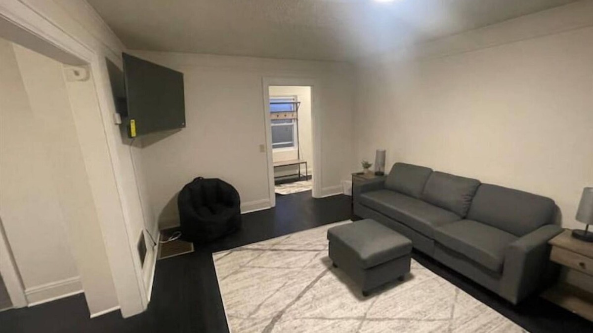 Charleston Apartment | Quaint South Hills Charmer