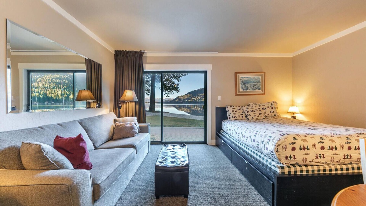Truckee Condo | Quaint Studio w/Lake View #146 at Donner Lake Village