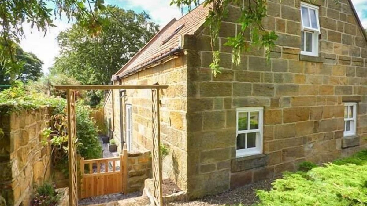 Hinderwell Cottage | QUAKERS COTTAGE, family friendly, with a garden in Hinderwell