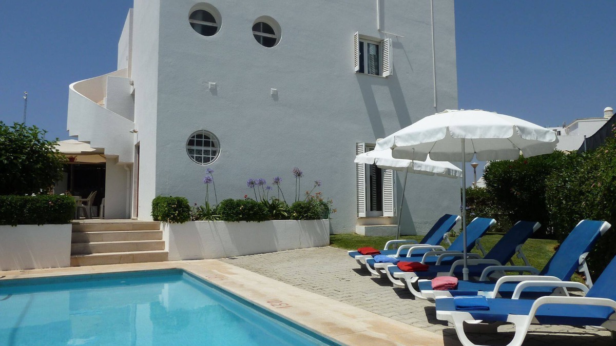 Vale de Carro Villa | Quality 4 Bedroom Villa Air-Conditioning, Private Pool, Nr. Beach & Everything! For 8-10 persons.