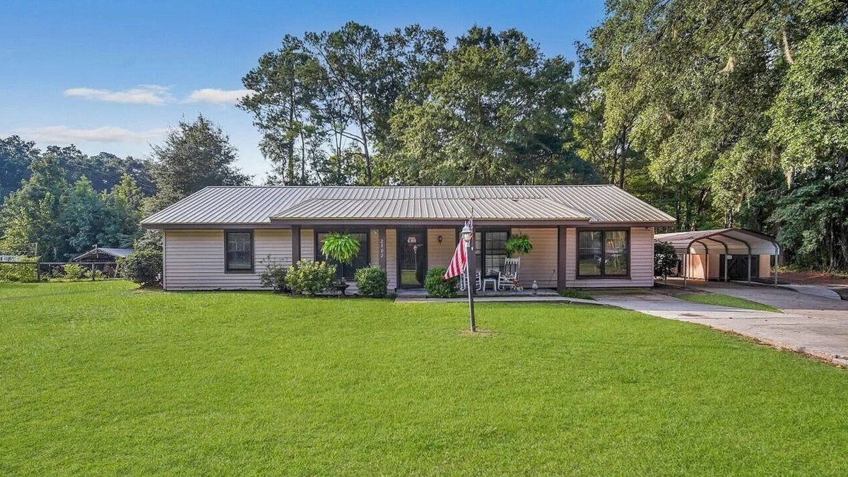 Mossy Oaks House | Quality comfort in a convenient location (entire house)