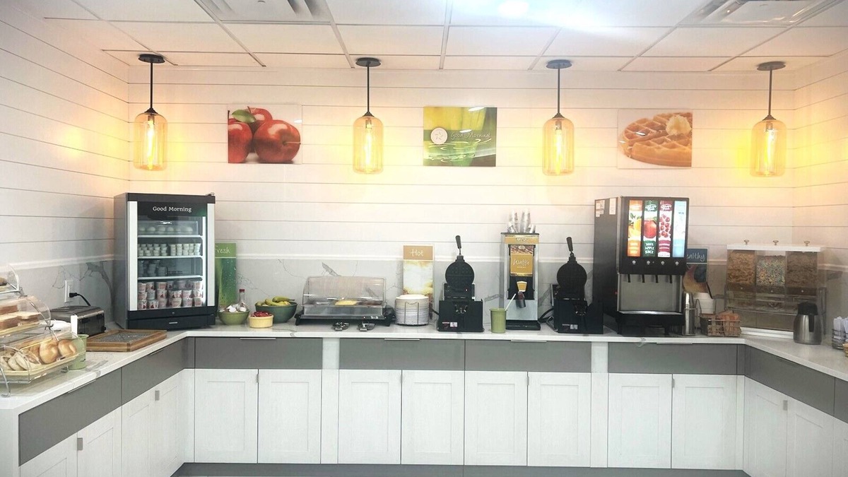 Golfview Hotel | Quality Inn Airport - Cruise Port
