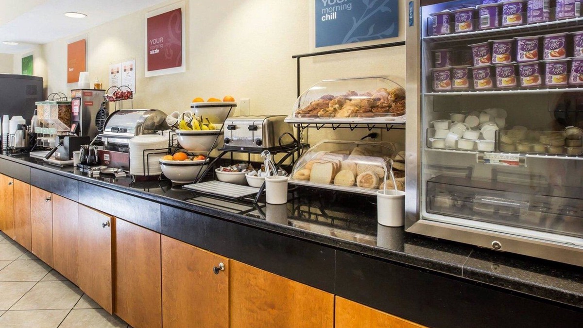Darien Hotel | Quality Inn Darien - North Brunswick