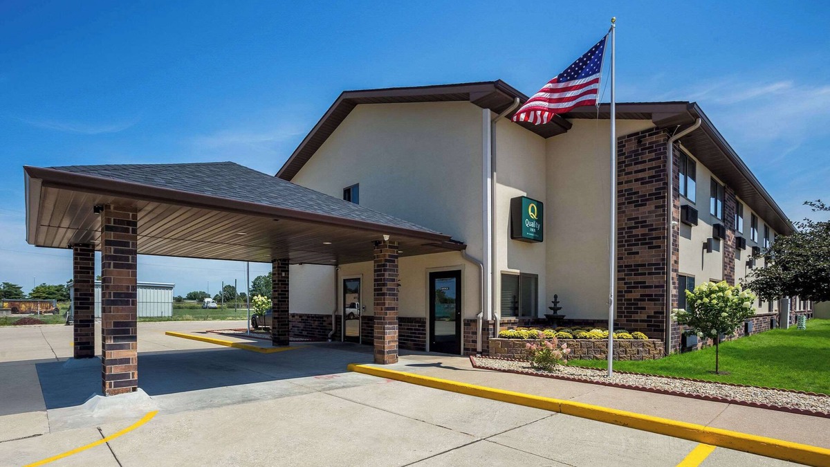 Galesburg Hotel | Quality Inn Galesburg near US Highway 34 and I-74