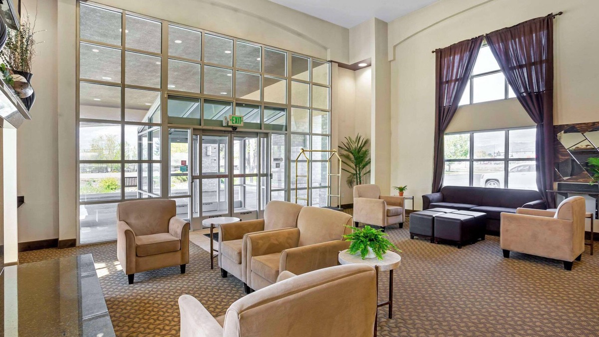 Logan Hotel | Quality Inn Logan near University