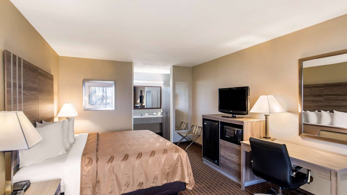 Paris Hotel | Quality Inn Paris