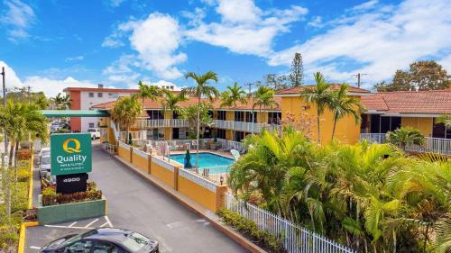 Hollywood Hills Hotel | Quality Inn & Suites Airport-Cruise Port Hollywood