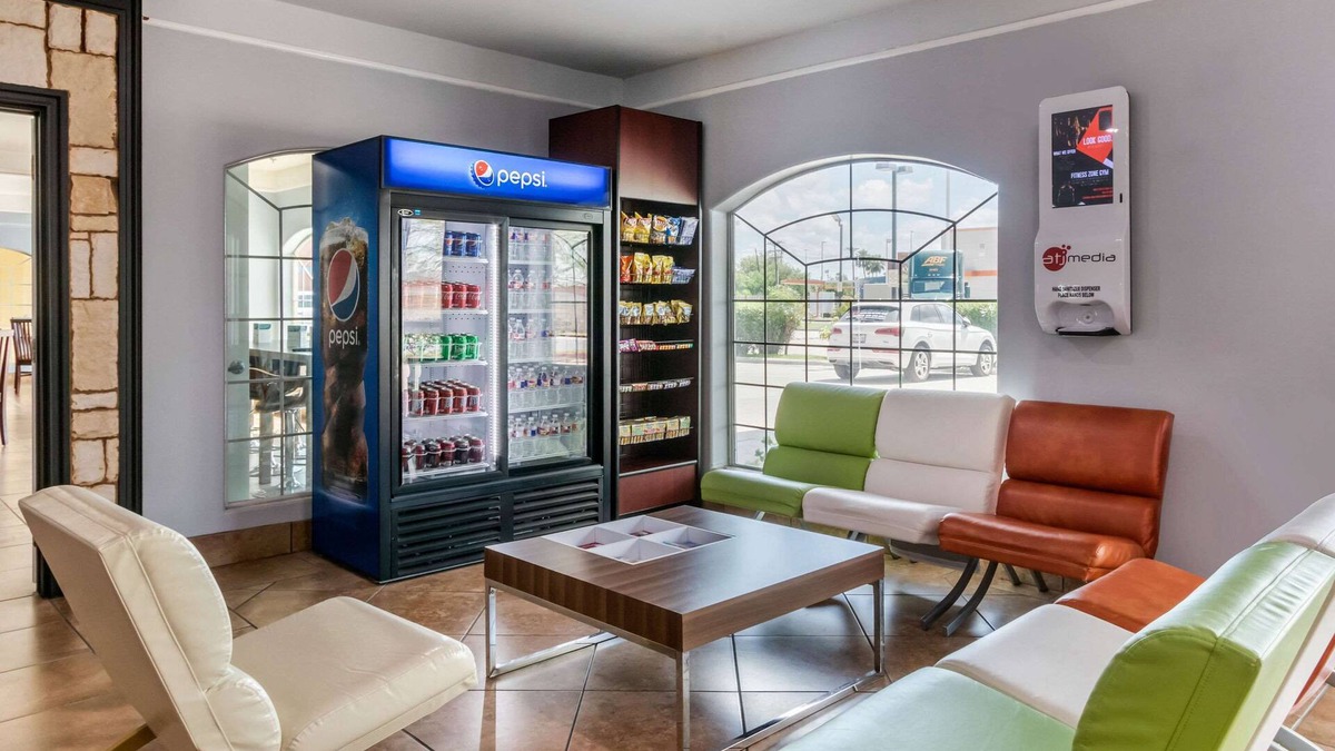 Mercedes Hotel | Quality Inn & Suites at The Outlets Mercedes/Weslaco