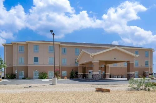 Carlsbad Hotel | Quality Inn & Suites Carlsbad Caverns Area
