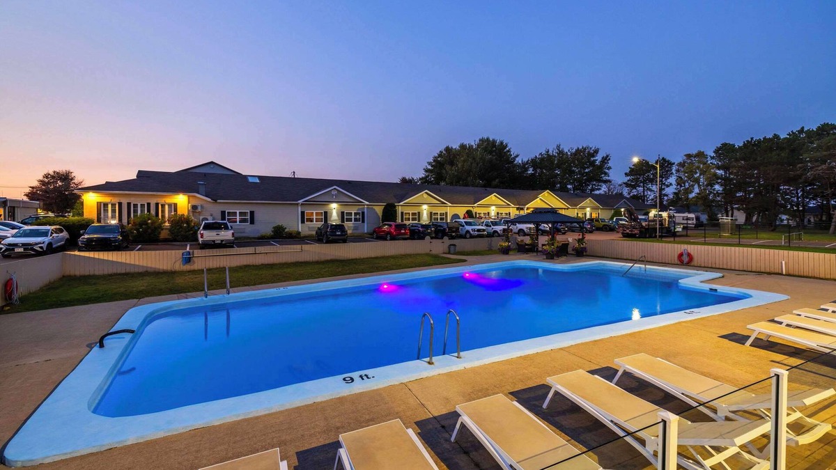 Summerside Hotel | Quality Inn & Suites Garden of the Gulf