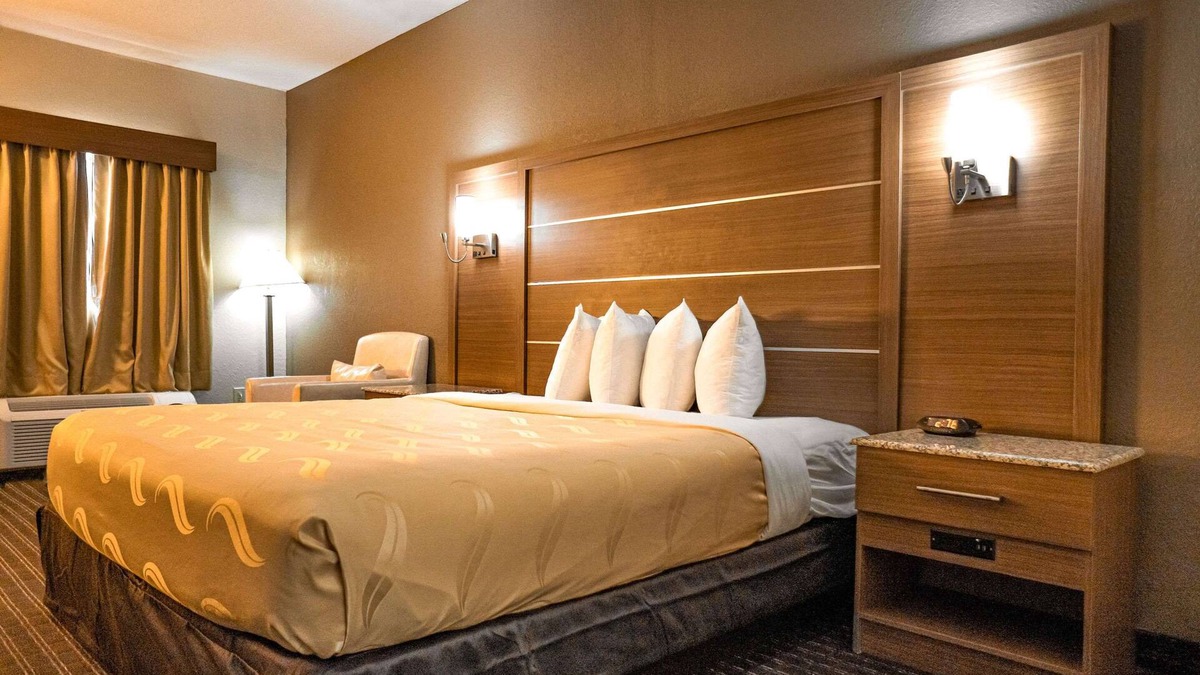 Lithia Springs Hotel | Quality Inn & Suites near Six Flags - Austell