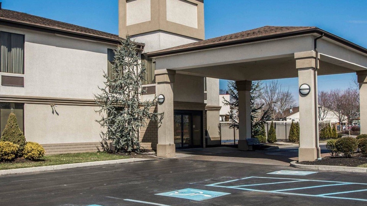 Morrisville Hotel | Quality Inn & Suites NJ State Capital Area
