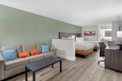 Orlando Hotel | Quality Inn & Suites Orlando East - UCF Area