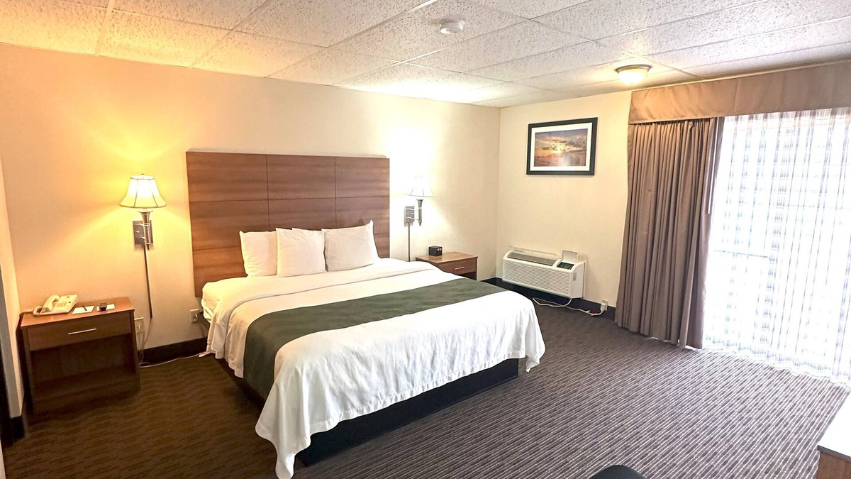 Salina Hotel | Quality Inn & Suites Salina West