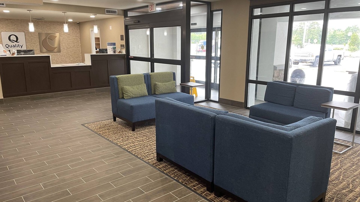 Pine Forest Hotel | Quality Inn & Suites Spring Lake - Fayetteville near Fort Bragg