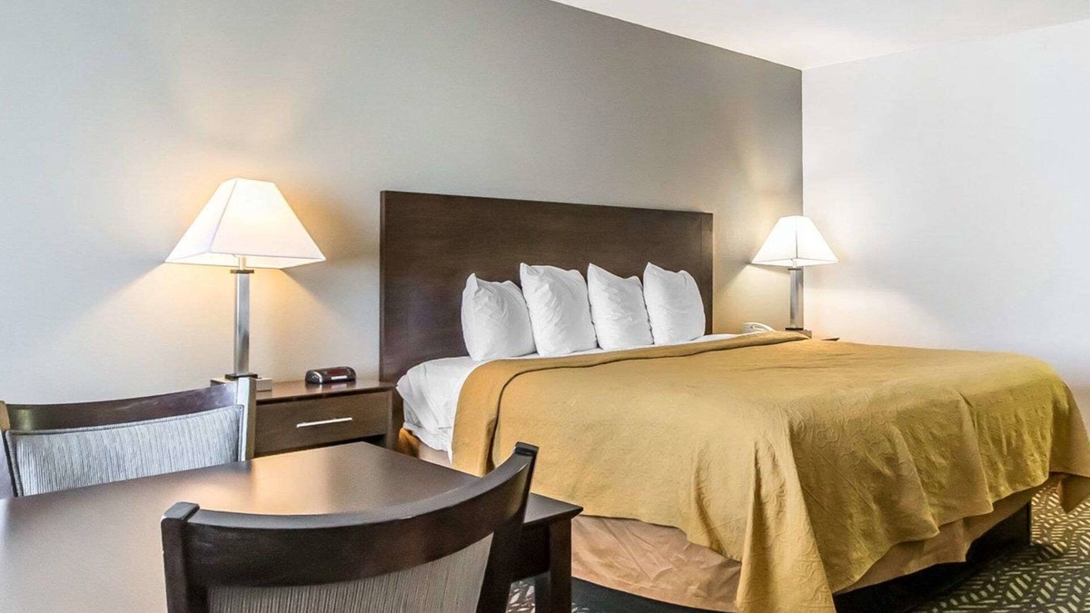 Old Louisville Hotel | Quality Inn & Suites University/Airport