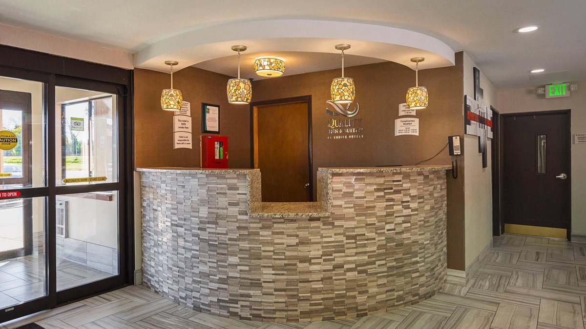 Holland Hotel | Quality Inn & Suites