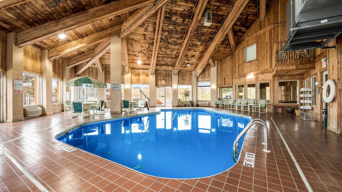 Menomonie Hotel | Quality Inn & Suites
